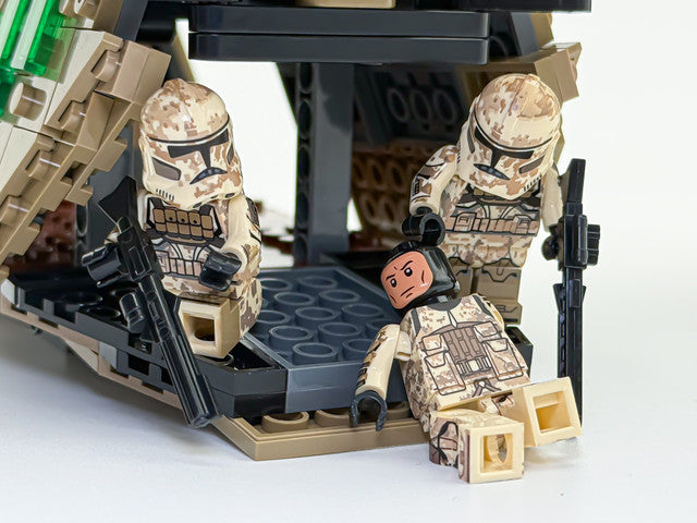 Tactical Gunship + 12 Desert Camo Clone Troopers
