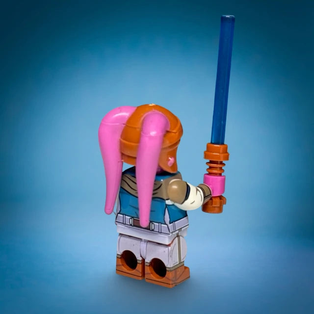 Devon Izara Twi'lek Jedi Padawan from Maul - Shadow Lord custom minifigure with blue lightsaber - view 2