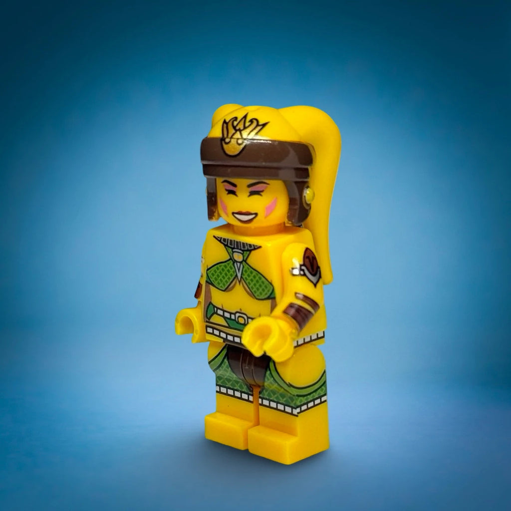Yellow Twi'lek dancer custom minifigure, view 2