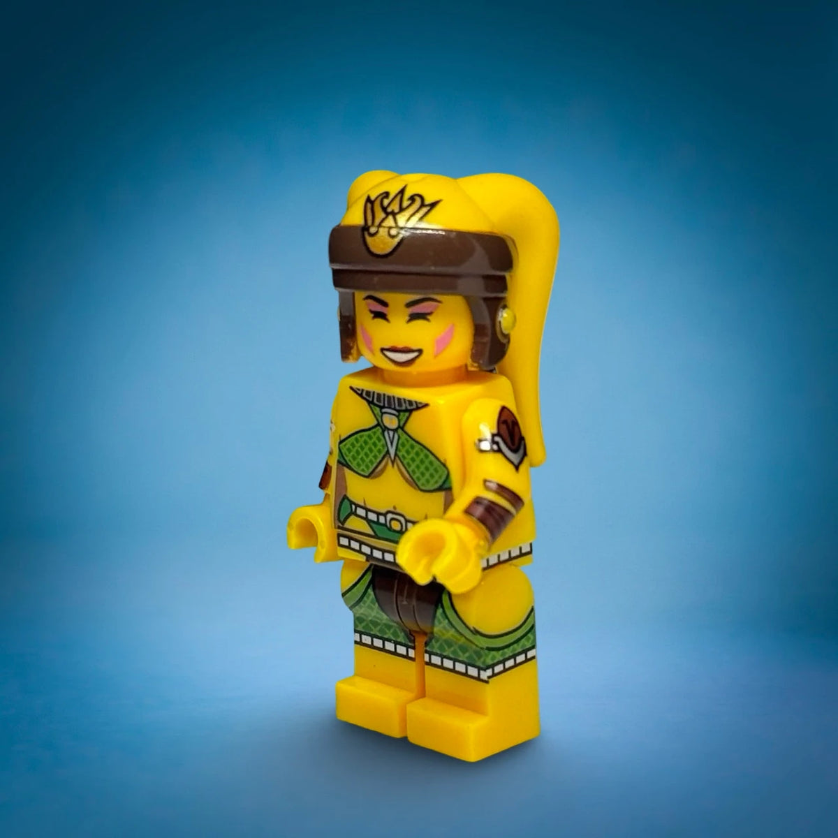 Yellow Twi'lek dancer custom minifigure, view 2